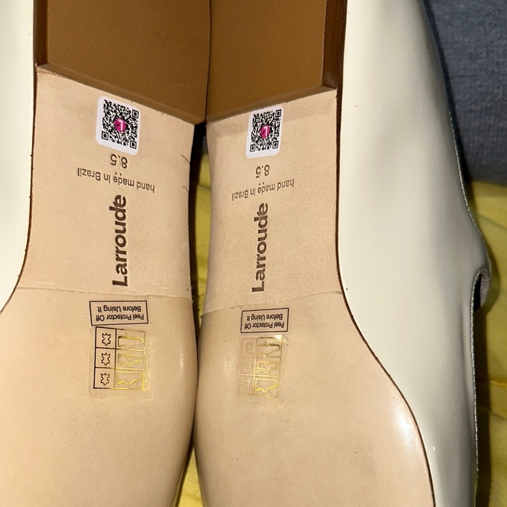 Larroude Cream Flats with Classic Mary Jane Style - Picture 5 of 16